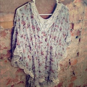 Forever 21 Floral Blouse Size M